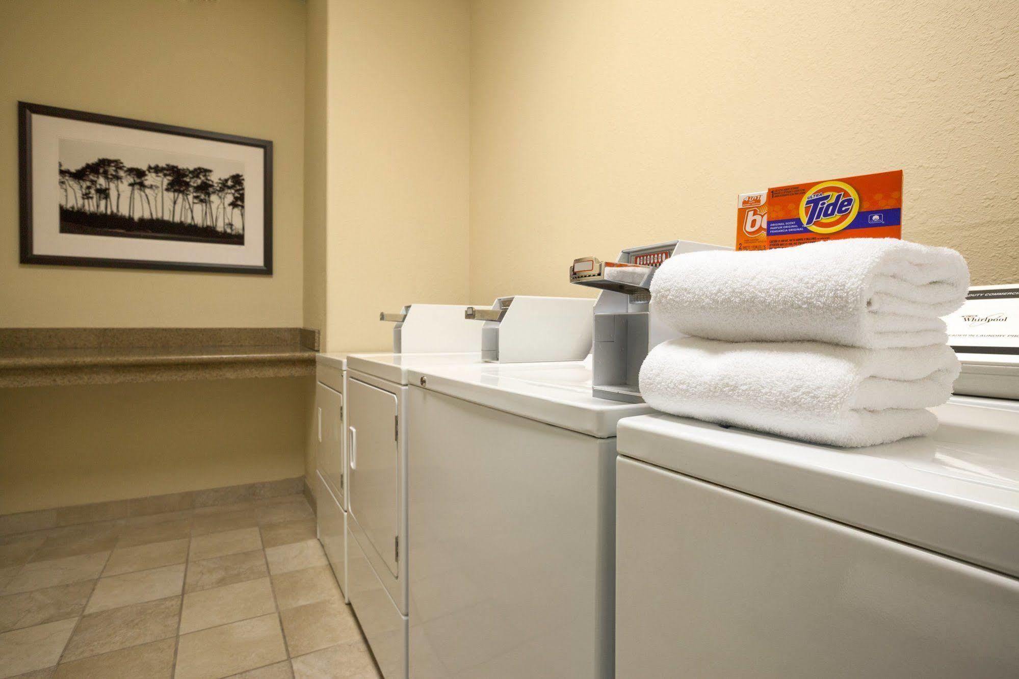 Country Inn & Suites By Radisson, Des Moines West, Ia Clive Eksteriør bilde