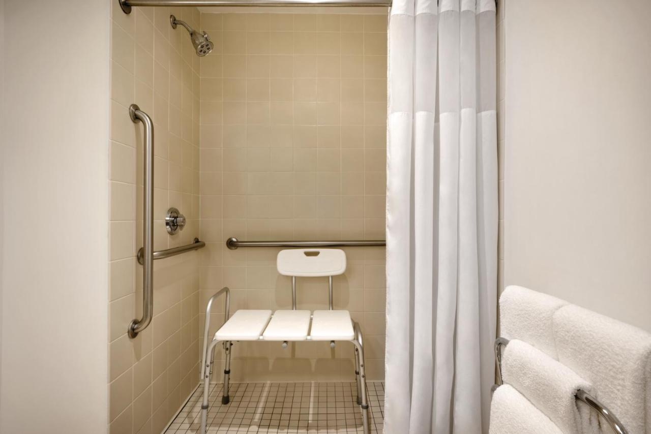 Country Inn & Suites By Radisson, Des Moines West, Ia Clive Eksteriør bilde
